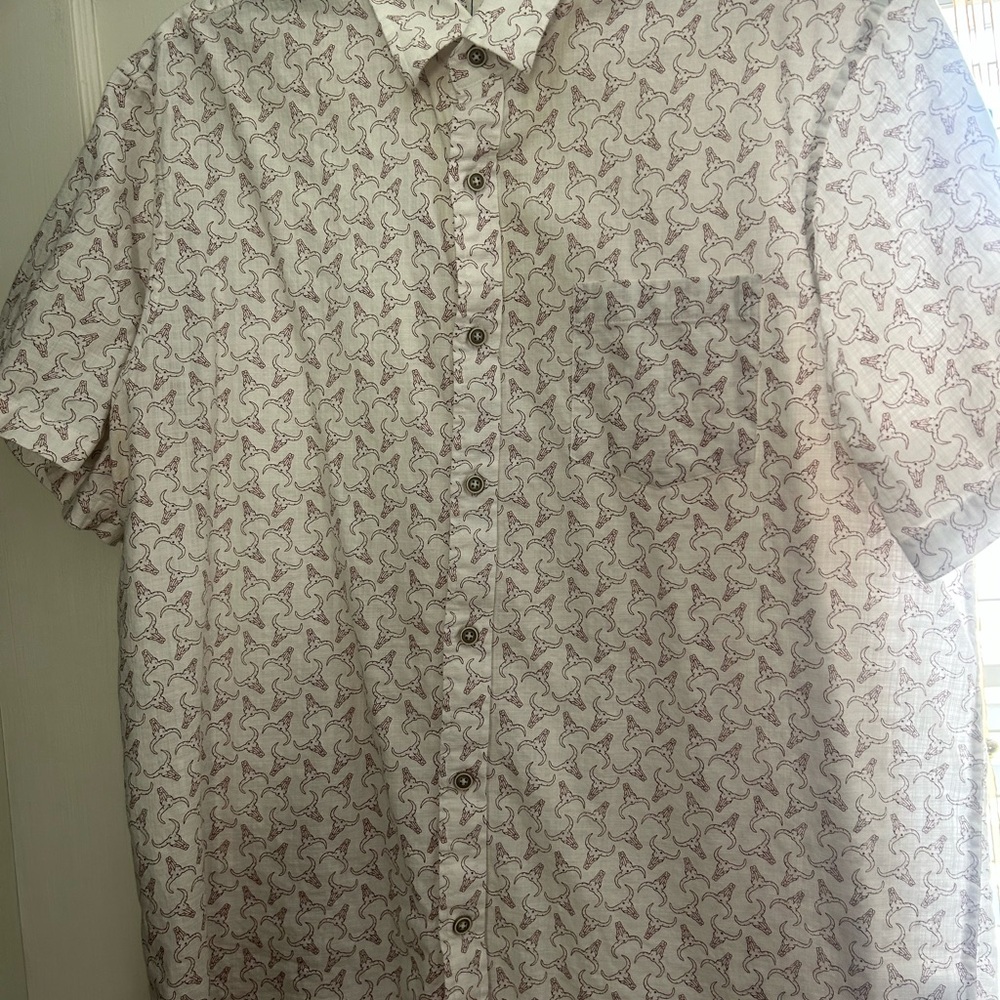Men’s Rowm 100% cotton Longhorn print shirt like new.